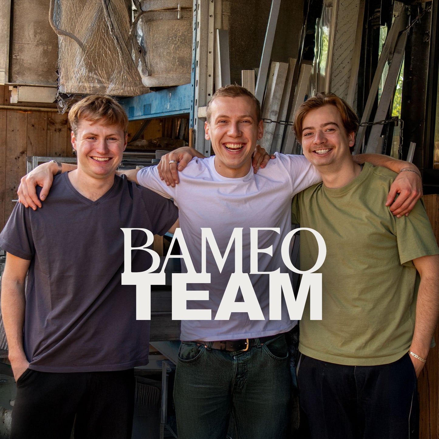 Der 'PiO' Beistelltisch / Zeitschriftenständer Acryl Orange