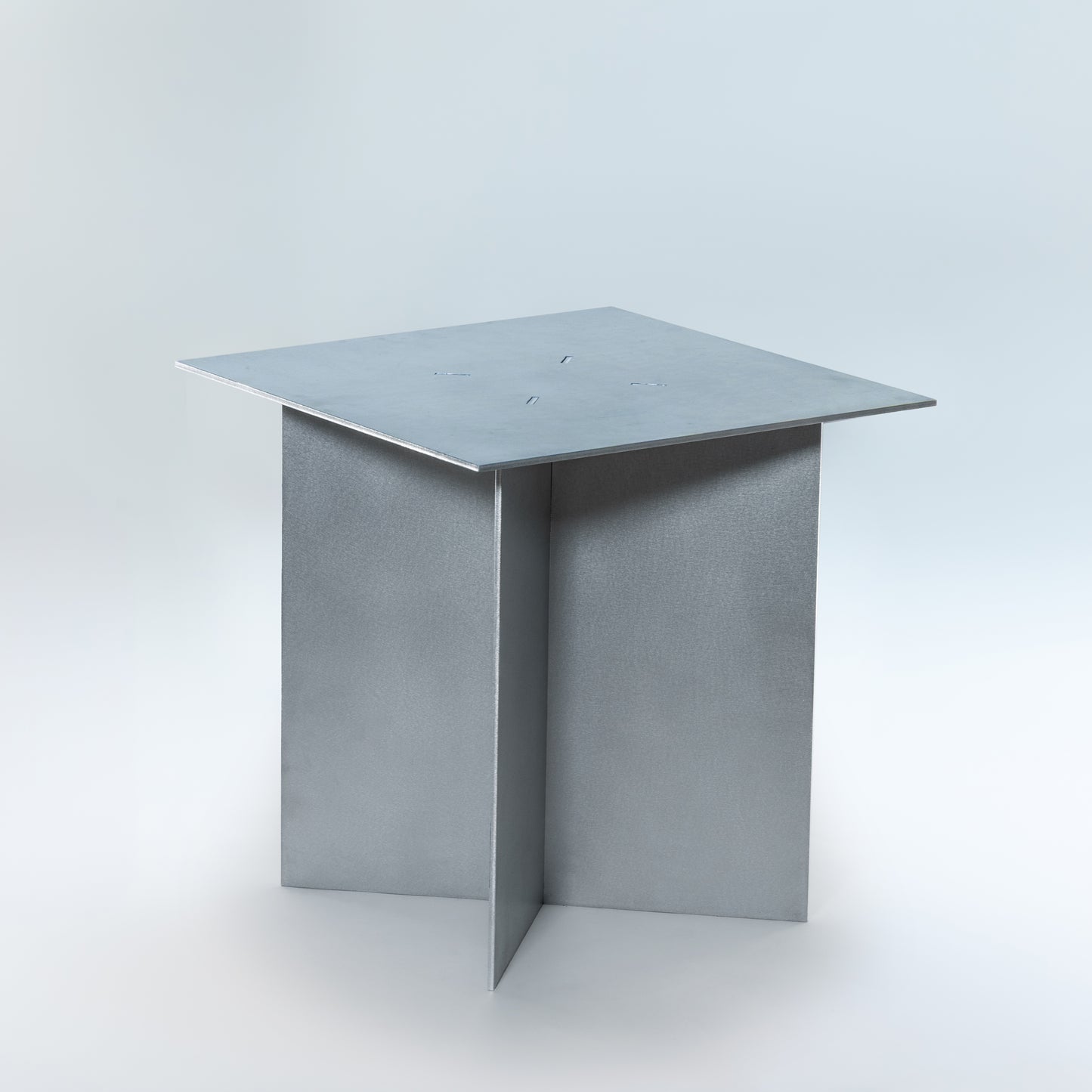 Der 'PiO' Beistelltisch / Zeitschriftenständer Aluminium - BAMEO Möbel