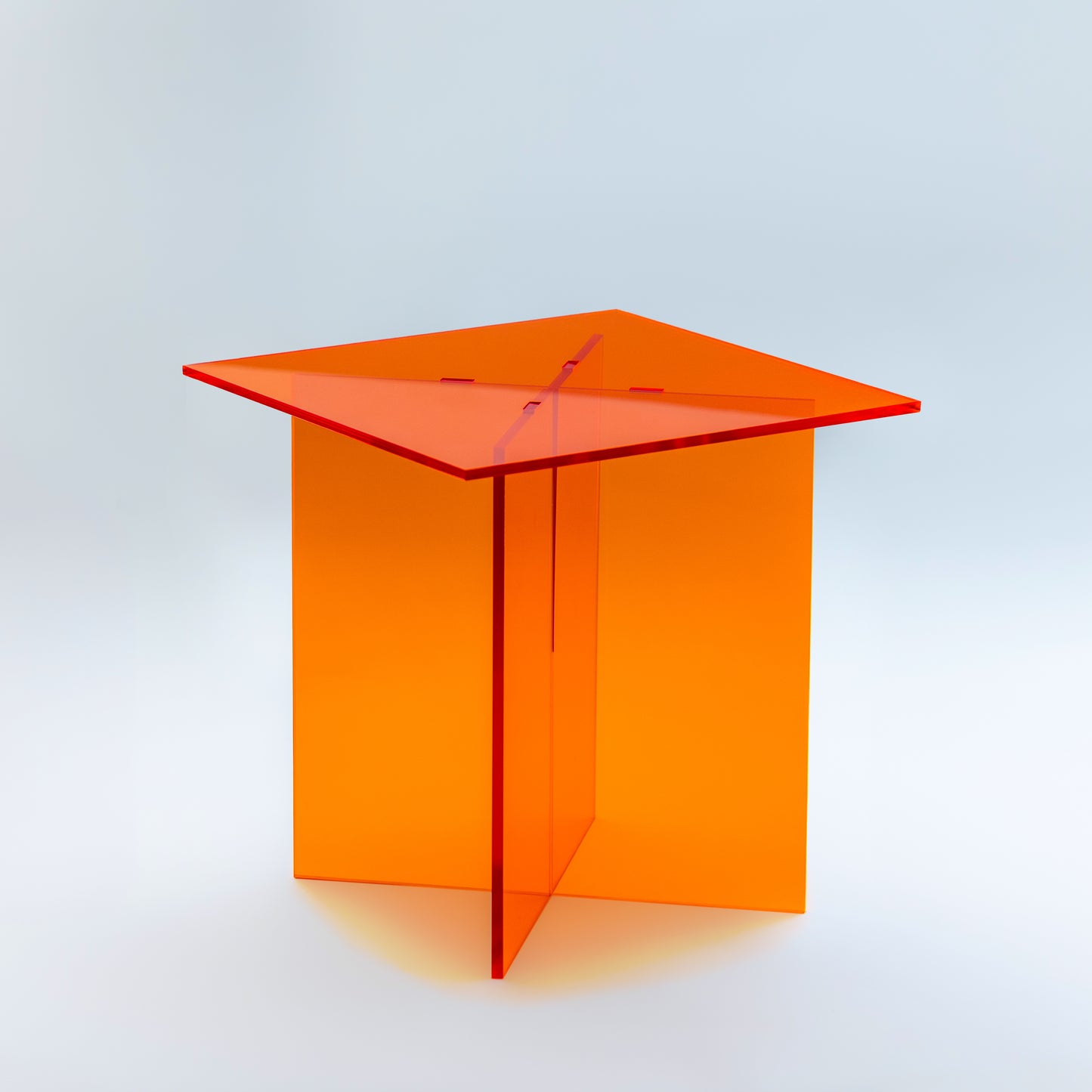 Der 'PiO' Beistelltisch / Zeitschriftenständer Acryl Orange - BAMEO Möbel